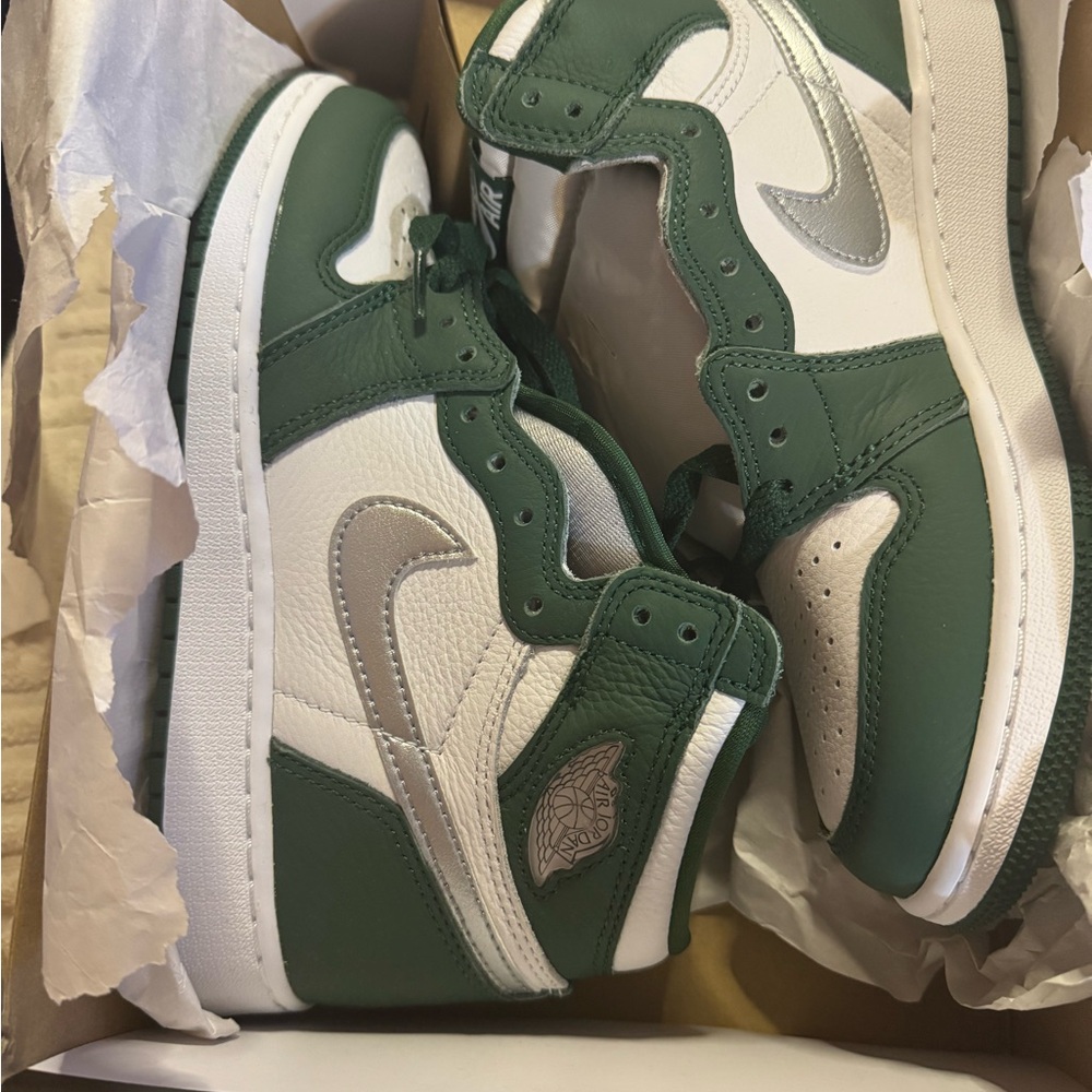 Nike Kids Green and Silver Sneakers